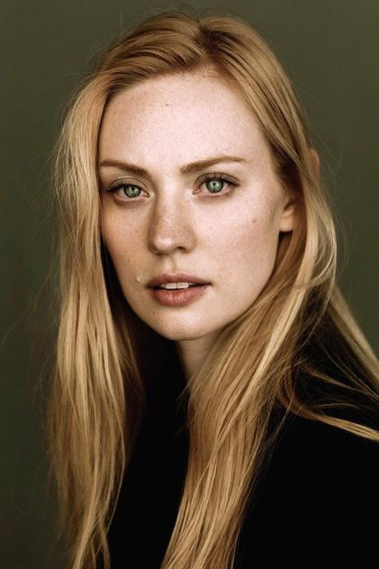 데보라 앤 월 역 Amanda Harper