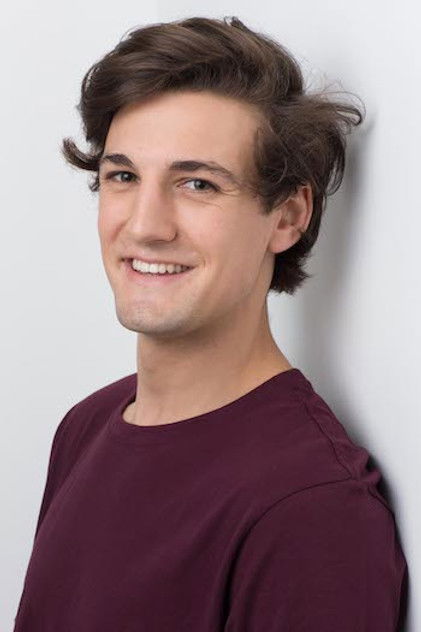 Isaac Crawley como Chad