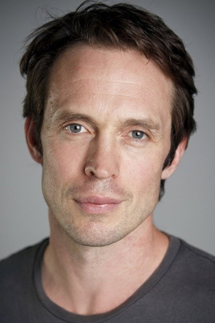 Stephen Phillips como Phil