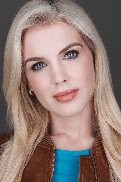 Kate Katzman como Ava