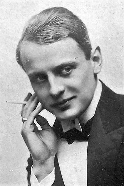 Henri Peters-Arnolds como Young Doctor (uncredited)