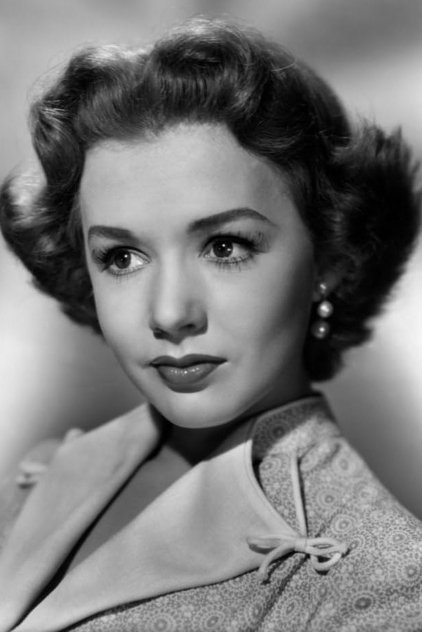Piper Laurie como Sarah Packard