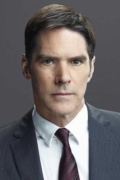 Thomas Gibson como Aaron Hotchner