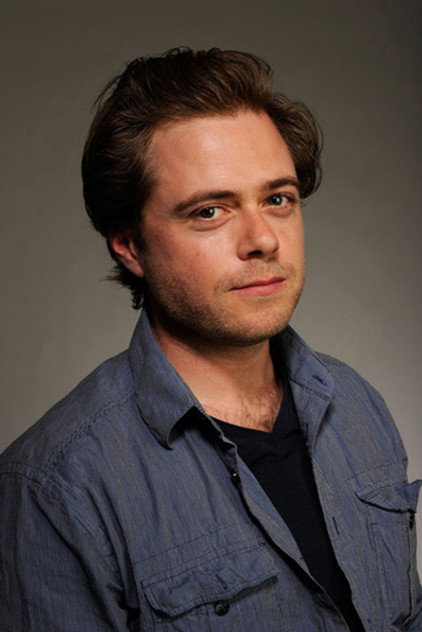 Rory Keenan como Binzer