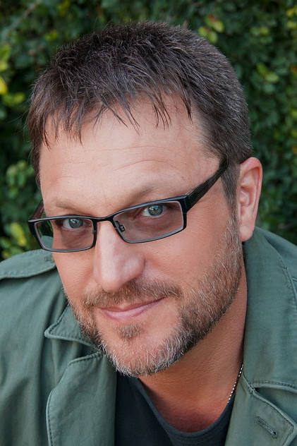 Steve Blum dans le rôle de Zeb Orrelios (voice)
