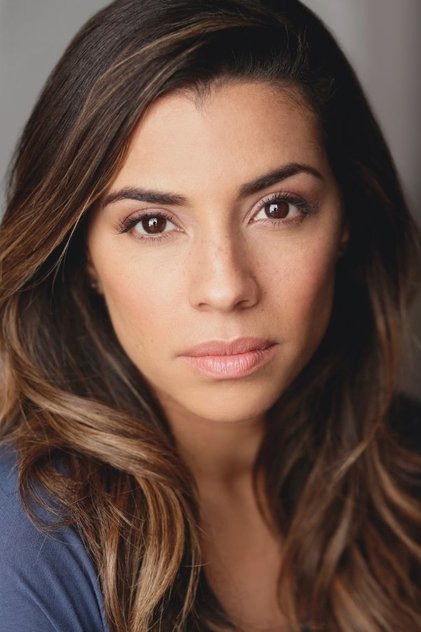 Christina Vidal Mitchell como Sgt. Denise Wade