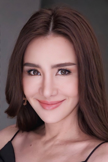 นิโคล เทริโอ como Mai
