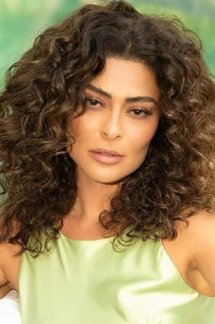 Juliana Paes como Ivana