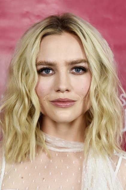 Maddie Hasson as Sydney Lake
