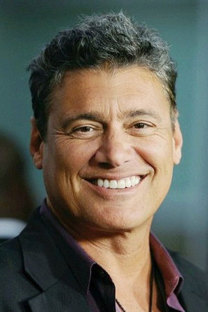 Steven Bauer 役 Manny Ray