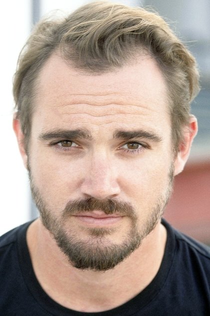 Jesse James como Spencer Connelly