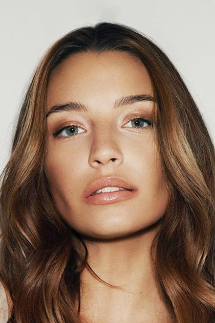 Julia Wieniawa as Nikita