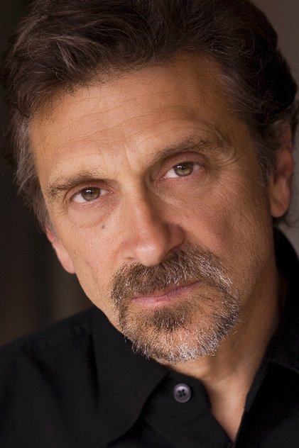 Dennis Boutsikaris în rolul Bernard 'Bernie' Siegel