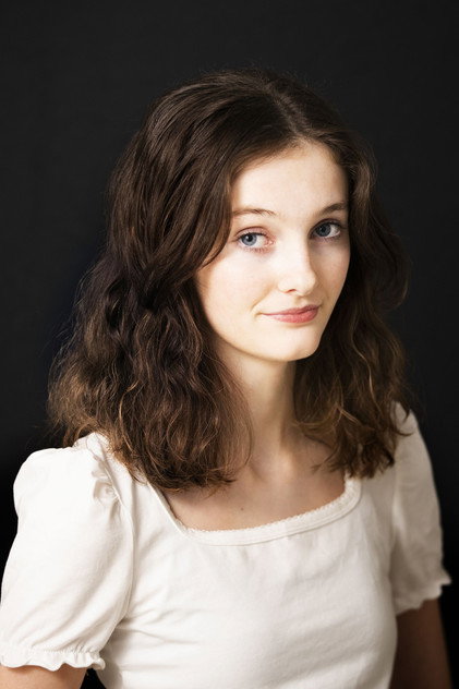 Davida McKenzie as Izzie