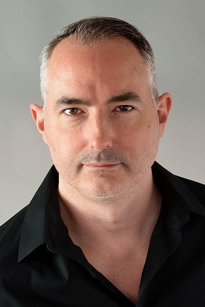 Jon F. Merz como Mr. Olson