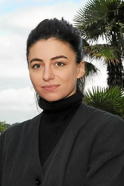 Alba Gaïa Bellugi as Ines