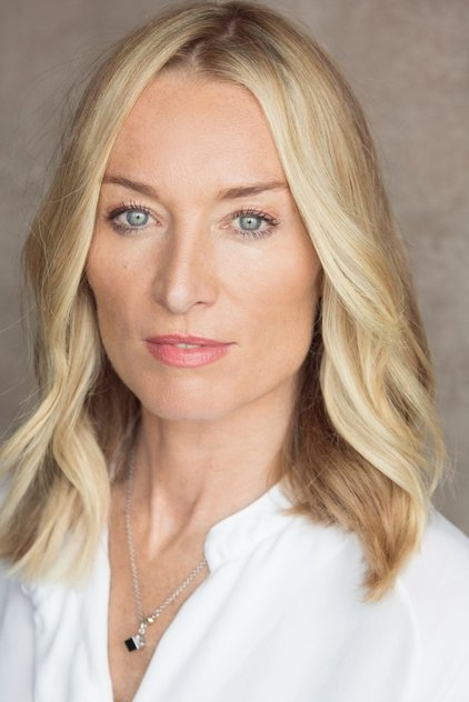 Victoria Smurfit como Maud O'Hara