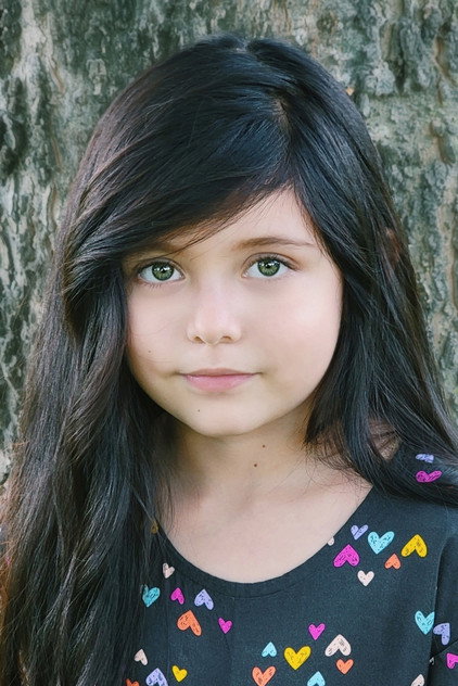 Ionie Olivia Nieves como Minnie (7 yo)