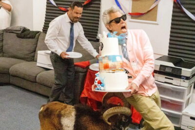 Johnny Knoxville e a turma do Jackass montam a própria despedida com material de arquivo