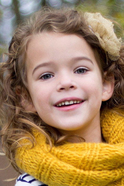Chloe Lee as Bess Wells