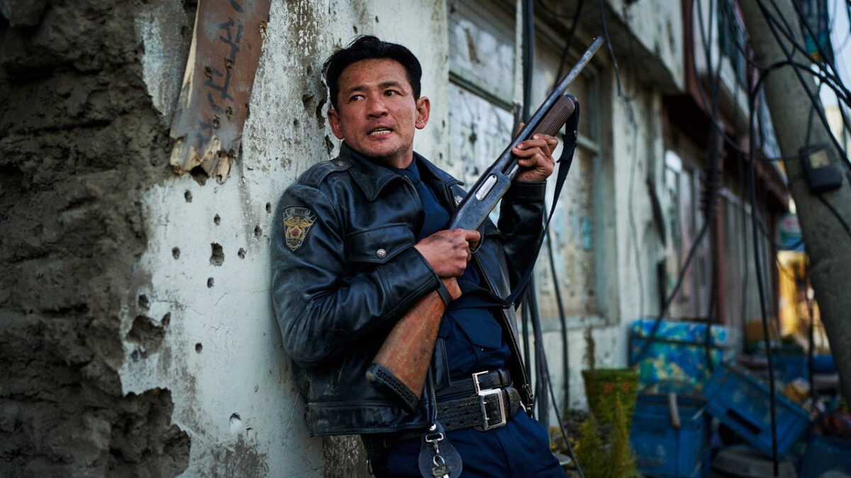 Jung Ho-yeon as officer Sung-ae in the Na Hong-jin film Hope (2026)