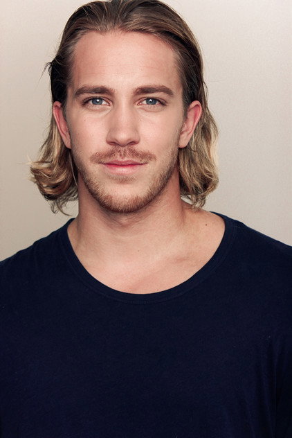 Fredrik Skogsrud como Mikkel