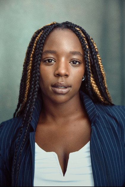 Corinna Brown dans le rôle de Tara Jones