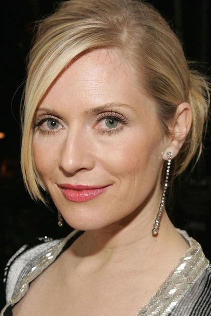 Emily Procter como Debbie