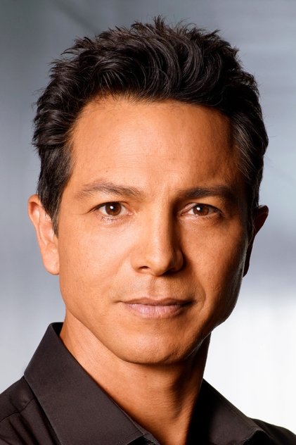 Benjamin Bratt în rolul Cap (voice)