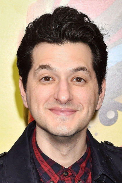 Ben Schwartz como Sonic (voice)