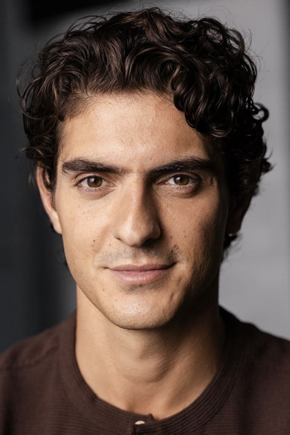 Anthony Pavone como Reggie