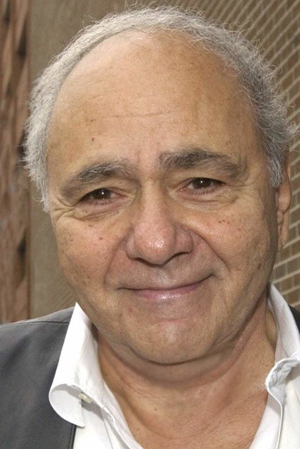 Michael Constantine como Big John