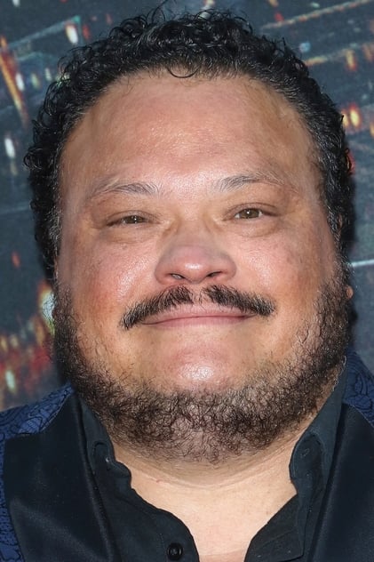 Adrian Martinez como Manny