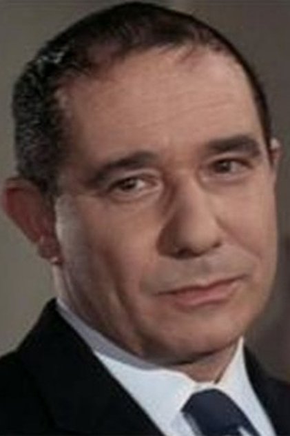 Carl Duering como Dr. Brodsky