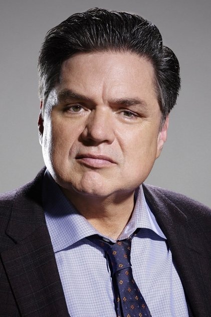 Oliver Platt como Uncle Jimmy 'Cicero' Kalinowski