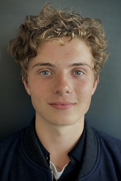 Roman Griffin Davis como Finn