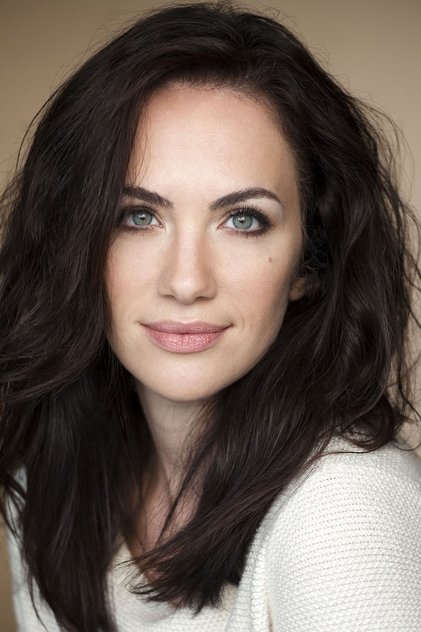 Kate Siegel como Jenn