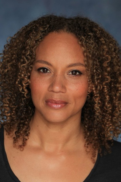 Angela Griffin como Thea