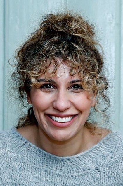 Sara Khorami como Johanne