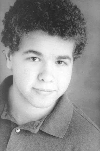 Jeffrey Zubernis como Bobby