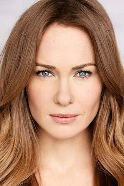 Kelly Frye como Viv