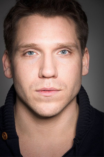 Hanno Koffler como Albert