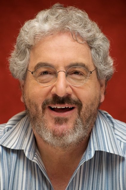 Harold Ramis como Dr. Bettes