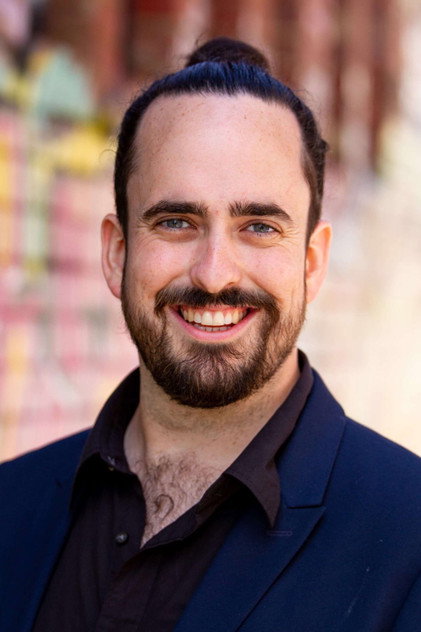 Zachary Ruane 역 Larry (voice)