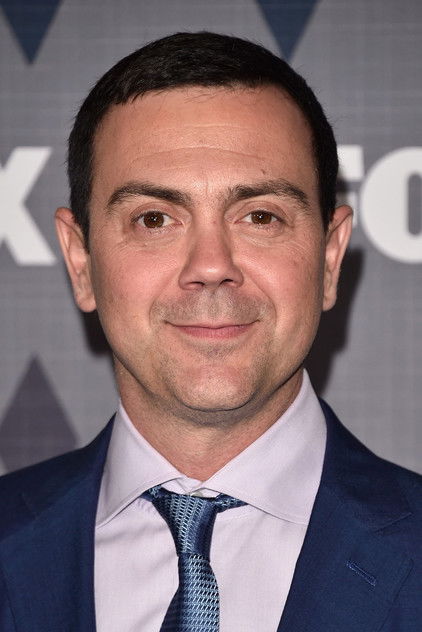 Joe Lo Truglio como Sergio