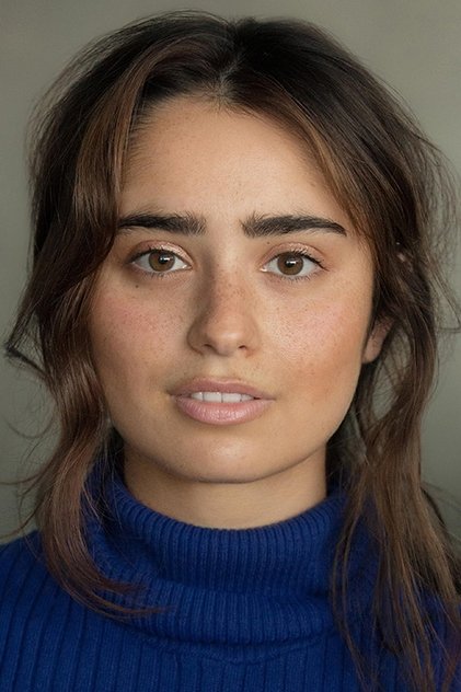 Yasmin Al-Khudhairi dans le rôle de Naomi Ward