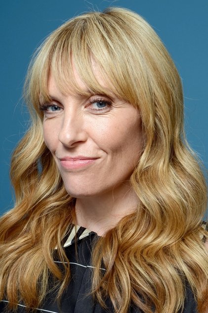 Toni Collette como Lynn Sear