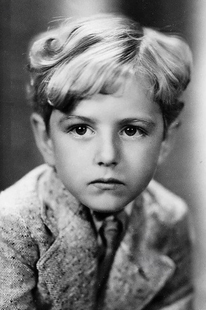 Wally Albright como Newsboy (uncredited)