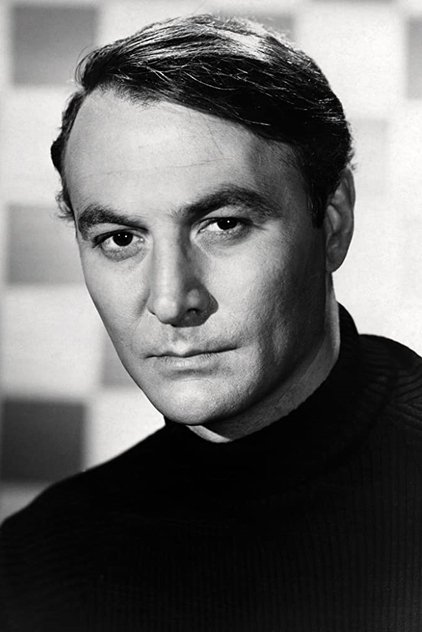 ロバート・ロッジア 役 Frank Lopez
