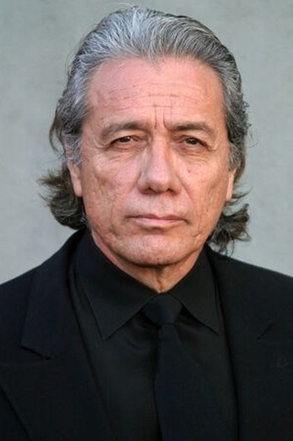 Edward James Olmos als Captain Jack Cruz